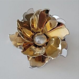 Brooch Sarah Coventry 3D Gold & Silver Tone Flower Brooch #0158